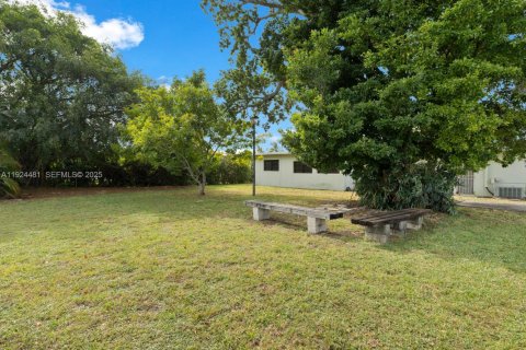 House in Miami Gardens, Florida 4 bedrooms, 136.85 sq.m. № 1982769 - photo 14