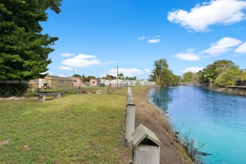 House in Miami Gardens, Florida 4 bedrooms, 136.85 sq.m. № 1982769 - photo 20