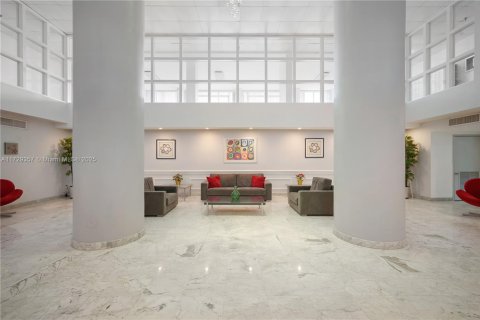 Condo in Surfside, Florida, 2 bedrooms  № 1488475 - photo 25