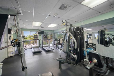 Condo in Surfside, Florida, 2 bedrooms  № 1488475 - photo 27