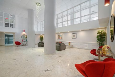 Condo in Surfside, Florida, 2 bedrooms  № 1488475 - photo 24