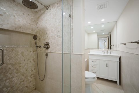 Condo in Surfside, Florida, 2 bedrooms  № 1488475 - photo 21
