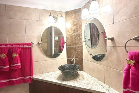 Condominio en venta en Miami, Florida, 1 dormitorio, 83.43 m2 № 2002473 - foto 27