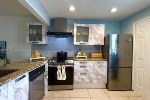 Condominio en venta en Miami, Florida, 1 dormitorio, 83.43 m2 № 2002473 - foto 9