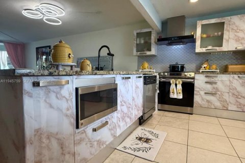 Condominio en venta en Miami, Florida, 1 dormitorio, 83.43 m2 № 2002473 - foto 8