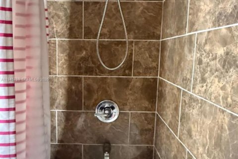 Condominio en venta en Miami, Florida, 1 dormitorio, 83.43 m2 № 2002473 - foto 28