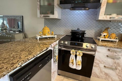 Condominio en venta en Miami, Florida, 1 dormitorio, 83.43 m2 № 2002473 - foto 4