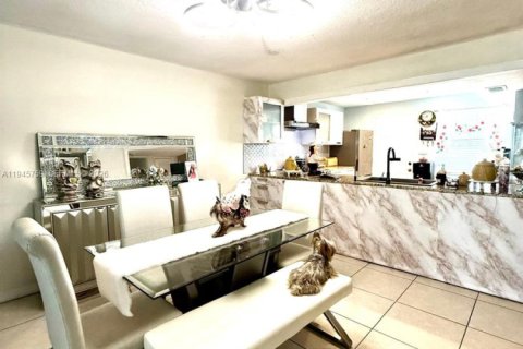 Condominio en venta en Miami, Florida, 1 dormitorio, 83.43 m2 № 2002473 - foto 19