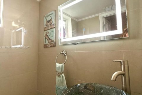 Condominio en venta en Miami, Florida, 1 dormitorio, 83.43 m2 № 2002473 - foto 17