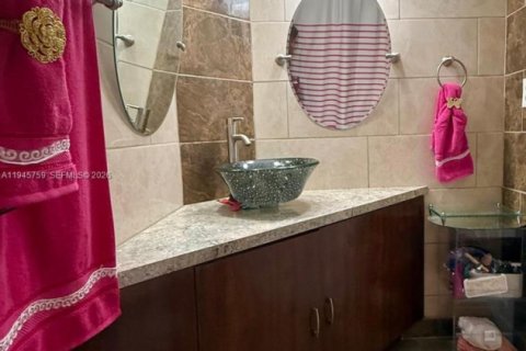 Condominio en venta en Miami, Florida, 1 dormitorio, 83.43 m2 № 2002473 - foto 25