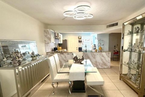 Condominio en venta en Miami, Florida, 1 dormitorio, 83.43 m2 № 2002473 - foto 18