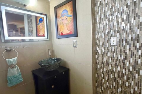 Condominio en venta en Miami, Florida, 1 dormitorio, 83.43 m2 № 2002473 - foto 16