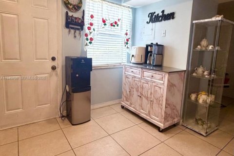 Condominio en venta en Miami, Florida, 1 dormitorio, 83.43 m2 № 2002473 - foto 10