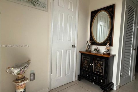 Condominio en venta en Miami, Florida, 1 dormitorio, 83.43 m2 № 2002473 - foto 14