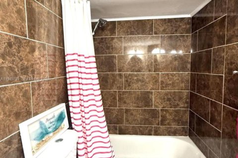 Condominio en venta en Miami, Florida, 1 dormitorio, 83.43 m2 № 2002473 - foto 29