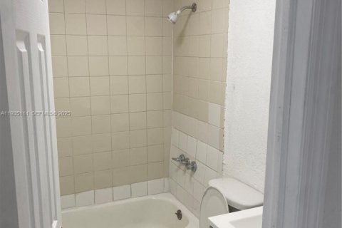 House in Pompano Beach, Florida 3 bedrooms, 104.14 sq.m. № 1994119 - photo 20