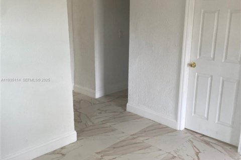 House in Pompano Beach, Florida 3 bedrooms, 104.14 sq.m. № 1994119 - photo 11