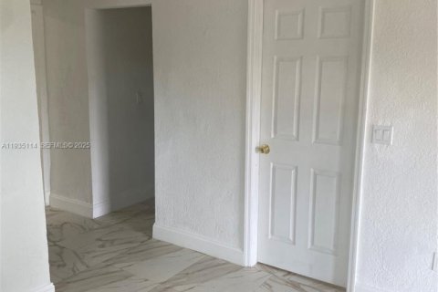 House in Pompano Beach, Florida 3 bedrooms, 104.14 sq.m. № 1994119 - photo 27