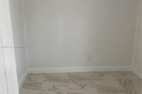 House in Pompano Beach, Florida 3 bedrooms, 104.14 sq.m. № 1994119 - photo 12