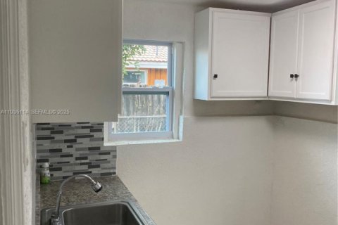 House in Pompano Beach, Florida 3 bedrooms, 104.14 sq.m. № 1994119 - photo 5