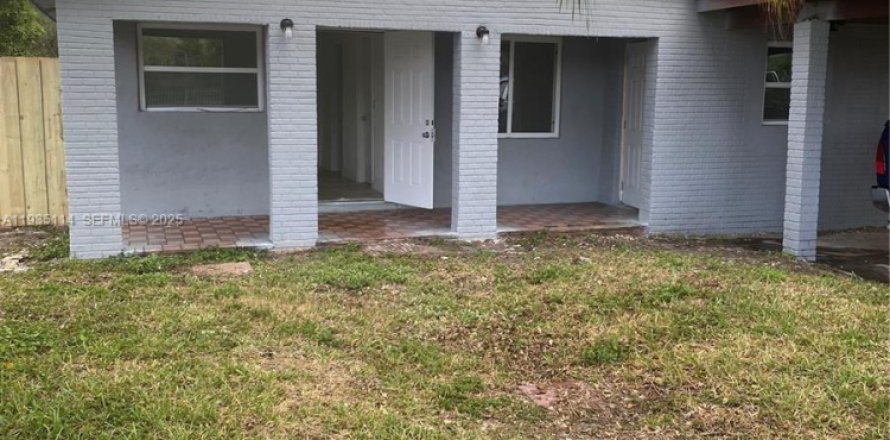 House in Pompano Beach, Florida 3 bedrooms, 104.14 sq.m. № 1994119