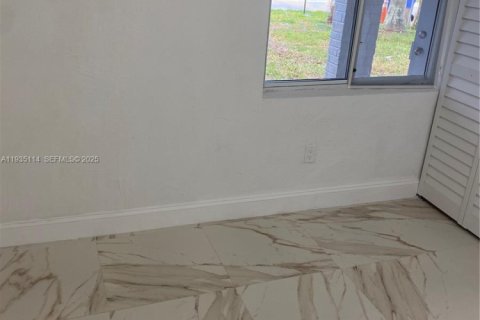 House in Pompano Beach, Florida 3 bedrooms, 104.14 sq.m. № 1994119 - photo 14