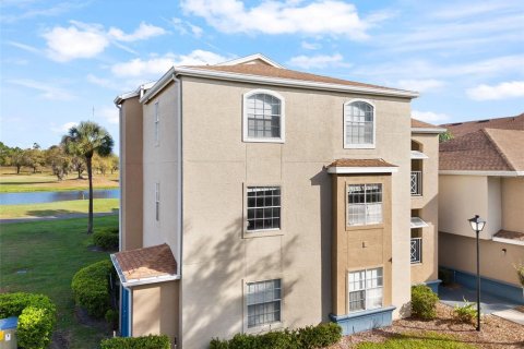 Condo in Orlando, Florida, 2 bedrooms № 2092591 - photo 2