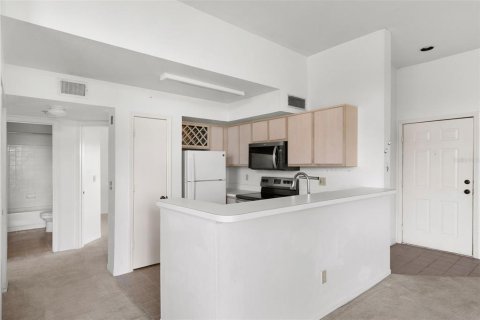 Condo in Orlando, Florida, 2 bedrooms № 2092591 - photo 13