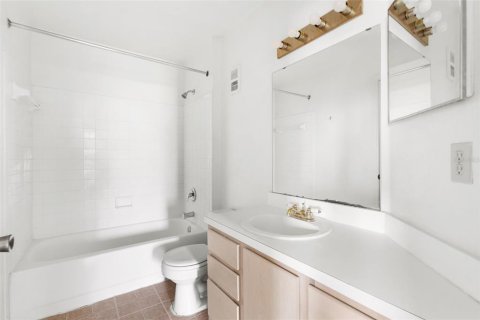 Condo in Orlando, Florida, 2 bedrooms № 2092591 - photo 20