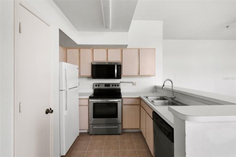 Condo in Orlando, Florida, 2 bedrooms № 2092591 - photo 14