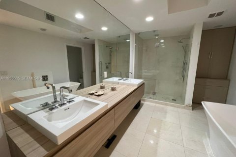 Condo in North Miami Beach, Florida, 3 bedrooms  № 2009691 - photo 6