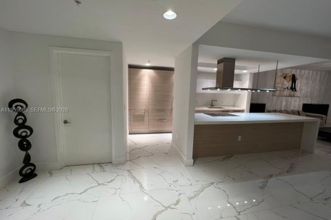Condo in North Miami Beach, Florida, 3 bedrooms  № 2009691 - photo 3