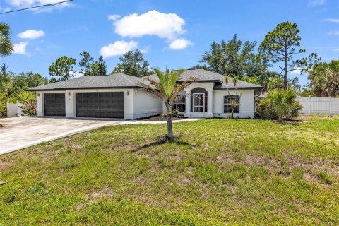 House in Port Charlotte, Florida 3 bedrooms, 143.16 sq.m. № 2091782