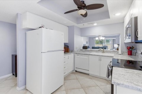 Condo in Bradenton, Florida, 2 bedrooms  № 2151266 - photo 12