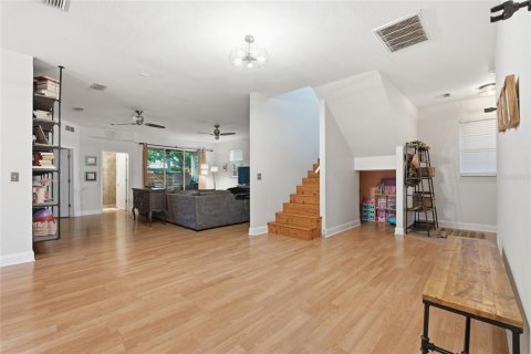Casa en venta en Saint Petersburg, Florida, 5 dormitorios, 254.55 m2 № 2385570 - foto 6
