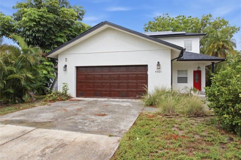 Casa en Saint Petersburg, Florida 5 dormitorios, 254.55 m2 № 2385570