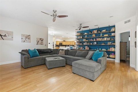 Casa en venta en Saint Petersburg, Florida, 5 dormitorios, 254.55 m2 № 2385570 - foto 14