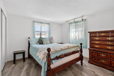 House in Pinellas Park, Florida 3 bedrooms, 98.66 sq.m. № 2096506 - photo 9