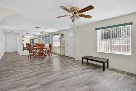 House in Pinellas Park, Florida 3 bedrooms, 98.66 sq.m. № 2096506 - photo 3