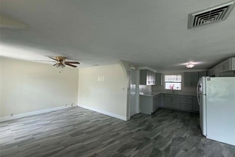House in Pinellas Park, Florida 3 bedrooms, 98.66 sq.m. № 2096506 - photo 2