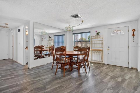 House in Pinellas Park, Florida 3 bedrooms, 98.66 sq.m. № 2096506 - photo 4
