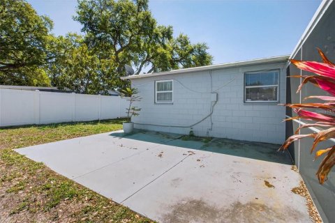 House in Pinellas Park, Florida 3 bedrooms, 98.66 sq.m. № 2096506 - photo 21