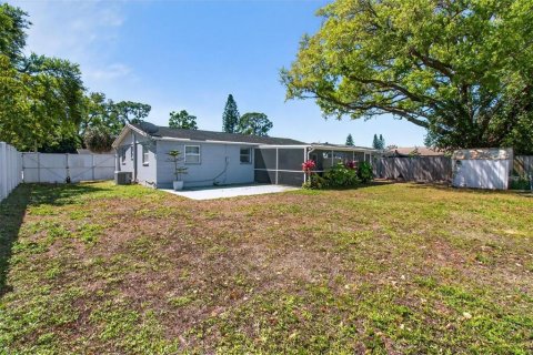 House in Pinellas Park, Florida 3 bedrooms, 98.66 sq.m. № 2096506 - photo 23