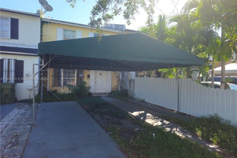 Купить таунхаус в Хайалиа, Флорида 2 спальни, 124.86м2, № 1956879 - фото 1