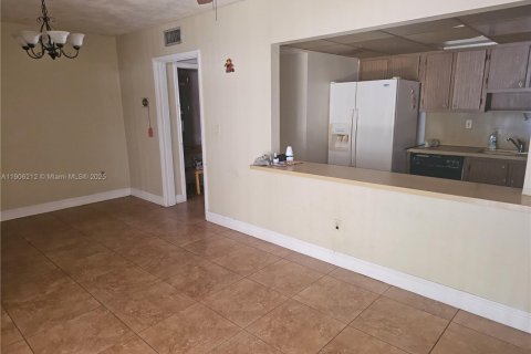 Купить таунхаус в Хайалиа, Флорида 2 спальни, 124.86м2, № 1956879 - фото 3