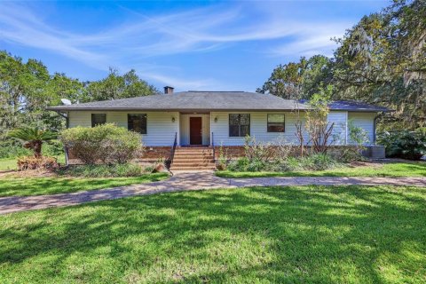 House in Gainesville, Florida 3 bedrooms, 385.73 sq.m. № 2419740