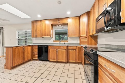 House in Gainesville, Florida 3 bedrooms, 385.73 sq.m. № 2419740 - photo 17
