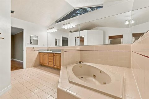 House in Gainesville, Florida 3 bedrooms, 385.73 sq.m. № 2419740 - photo 22