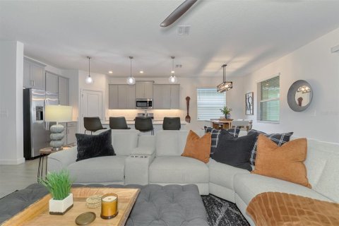 House in Parrish, Florida 3 bedrooms, 219.62 sq.m. № 2411553 - photo 18