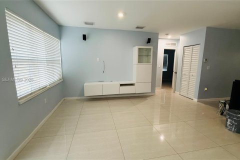 Снять в аренду виллу или дом в Холливуд, Флорида 1 спальня, 135.92м2, № 2029425 - фото 4